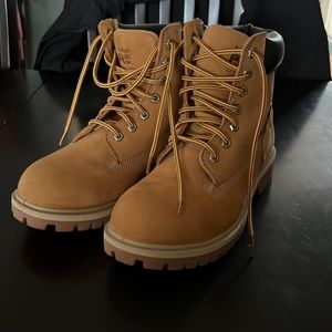 Size 10 womans Timerland Pro steeltoe workboots.